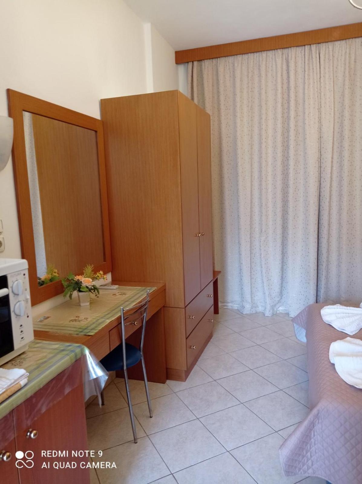 Irinoula Apartments Livadia  Dış mekan fotoğraf