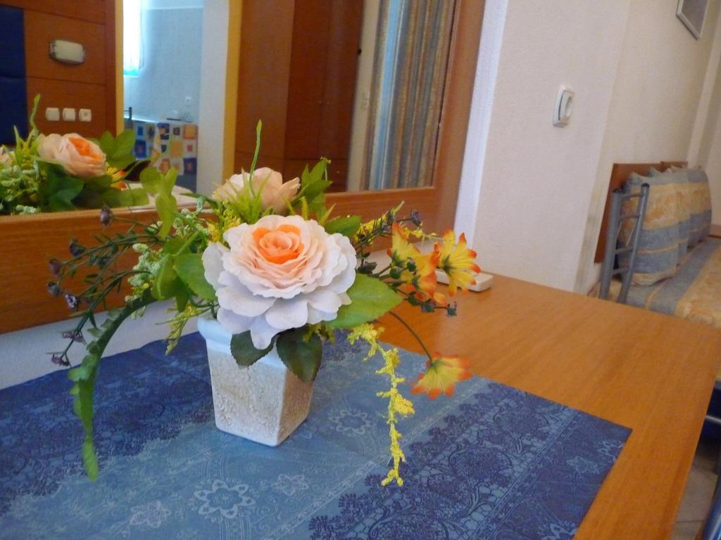 Irinoula Apartments Livadia  Dış mekan fotoğraf