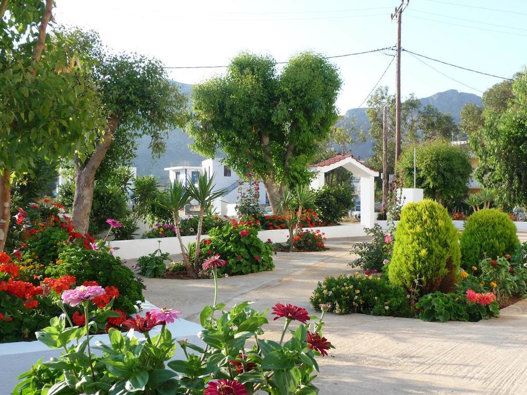 Irinoula Apartments Livadia  Dış mekan fotoğraf
